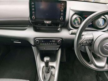 Toyota Yaris 1.5 Hybrid Design 5dr CVT