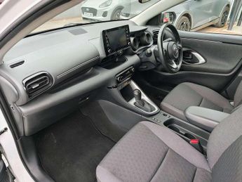 Toyota Yaris 1.5 Hybrid Design 5dr CVT