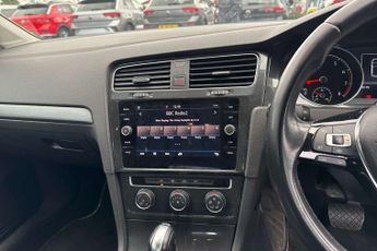 Volkswagen Golf 1.6 TDI SE [Nav] 5dr DSG
