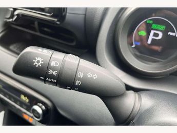 Toyota Yaris 1.5 Hybrid Design 5dr CVT