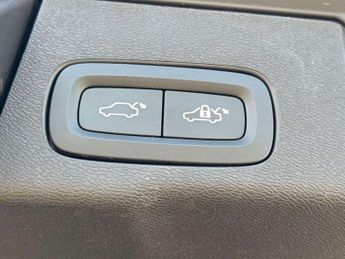 Volvo XC60 2.0 B5P Ultimate Dark 5dr AWD Geartronic