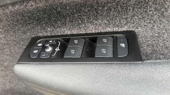 Volvo XC40 Recharge 1.5 T5 Recharge PHEV R DESIGN Pro 5dr Auto