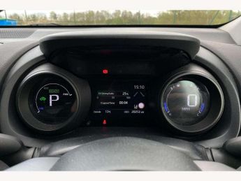 Toyota Yaris 1.5 Hybrid Design 5dr CVT