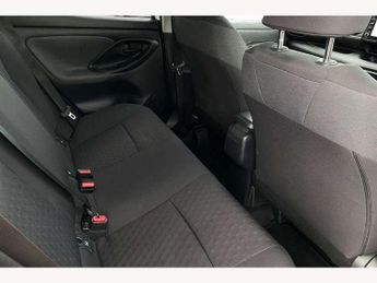 Toyota Yaris 1.5 Hybrid Design 5dr CVT