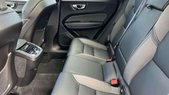 Volvo XC60 2.0 B5P R DESIGN 5dr AWD Geartronic