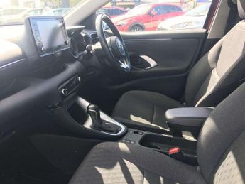 Toyota Yaris 1.5 Hybrid Design 5dr CVT