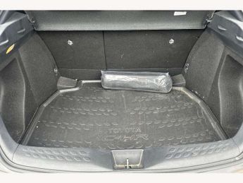 Toyota C-HR 1.8 Hybrid Design 5dr CVT