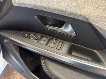 Peugeot 3008 1.2 Hybrid 136 GT 5dr e-DSC6