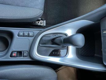 Toyota Yaris 1.5 Hybrid Design 5dr CVT