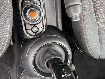 MINI Hatchback 5dr 1.5 Cooper Classic II 5dr Auto