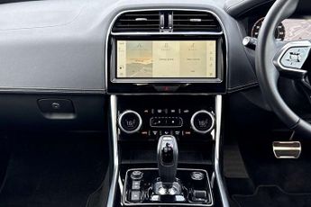 Jaguar XE 2.0 D200 R-Dynamic SE Black 4dr Auto