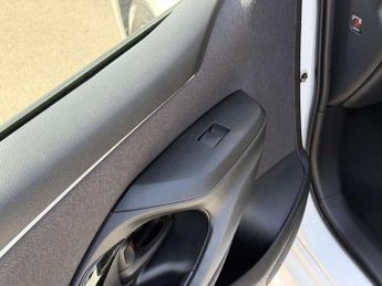 Toyota Yaris 1.5 Hybrid Design 5dr CVT