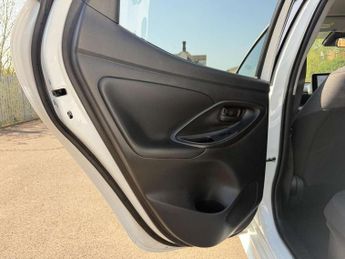 Toyota Yaris 1.5 Hybrid Design 5dr CVT