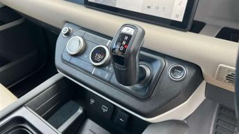 Land Rover Defender 3.0 D250 SE 110 5dr Auto