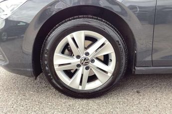 Volkswagen Golf 1.0 eTSI Life 5dr DSG