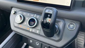 Land Rover Defender 3.0 D300 X-Dynamic HSE 90 3dr Auto