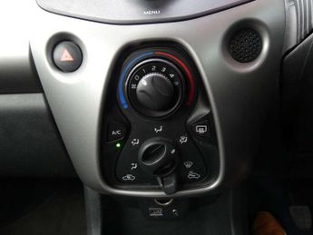 Toyota Aygo 1.0 VVT-i X-Play 5dr x-shift