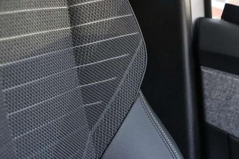 Peugeot 3008 1.2 Hybrid 136 GT 5dr e-DSC6