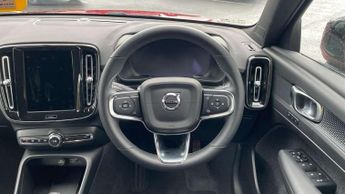 Volvo XC40 2.0 B4P Plus Dark 5dr Auto