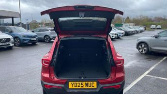 Volvo XC40 2.0 B4P Plus Dark 5dr Auto