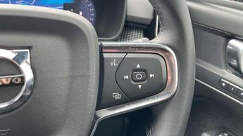 Volvo XC40 2.0 B4P Plus Dark 5dr Auto