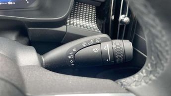 Volvo XC40 2.0 B4P Plus Dark 5dr Auto