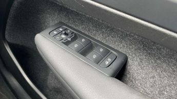 Volvo XC40 2.0 B4P Plus Dark 5dr Auto