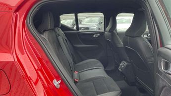 Volvo XC40 2.0 B4P Plus Dark 5dr Auto