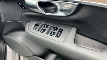 Volvo XC90 2.0 B5P Plus Dark 5dr AWD Geartronic