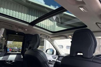 Volvo XC90 2.0 B5D [235] Plus Dark 5dr AWD Geartronic