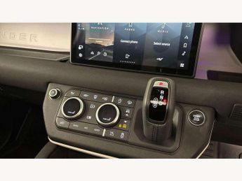 Land Rover Defender 3.0 D300 X-Dynamic SE 110 5dr Auto
