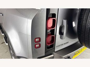 Land Rover Defender 3.0 D300 X-Dynamic SE 110 5dr Auto