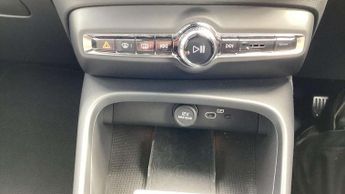 Volvo XC40 2.0 B3P Plus Dark 5dr Auto
