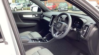 Volvo XC40 2.0 B3P Plus Dark 5dr Auto