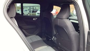 Volvo XC40 2.0 B3P Plus Dark 5dr Auto