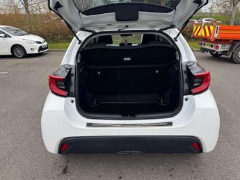 Toyota Yaris 1.5 Hybrid Design 5dr CVT