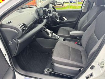 Toyota Yaris 1.5 Hybrid Design 5dr CVT