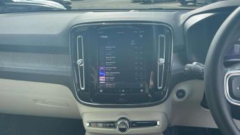 Volvo XC40 2.0 B3P Plus Dark 5dr Auto
