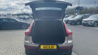 Volvo XC40 2.0 B3P Plus Dark 5dr Auto