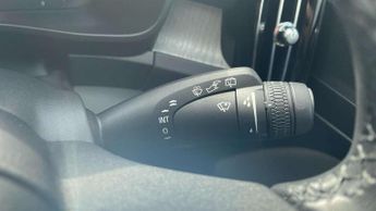 Volvo XC40 2.0 B3P Plus Dark 5dr Auto