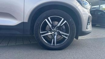 Volvo XC40 2.0 B3P Plus Dark 5dr Auto