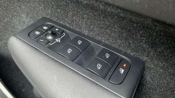 Volvo XC40 1.5 T3 [163] R DESIGN Pro 5dr Geartronic