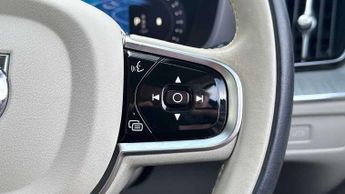 Volvo XC60 2.0 B5P Plus Dark 5dr AWD Geartronic