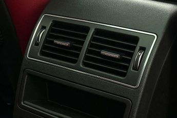 Jaguar F-Pace 2.0 D200 R-Dynamic Black 5dr Auto AWD