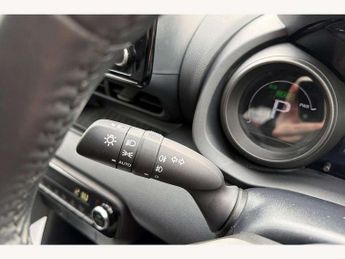Toyota Yaris 1.5 Hybrid Design 5dr CVT