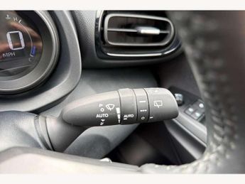 Toyota Yaris 1.5 Hybrid Design 5dr CVT