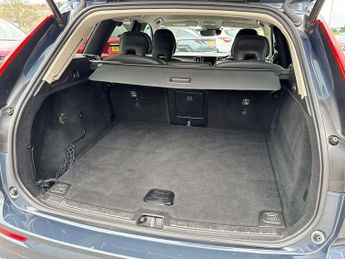 Volvo XC60 2.0 B4P Plus Dark 5dr Geartronic