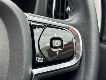Volvo XC60 2.0 B4P Plus Dark 5dr Geartronic