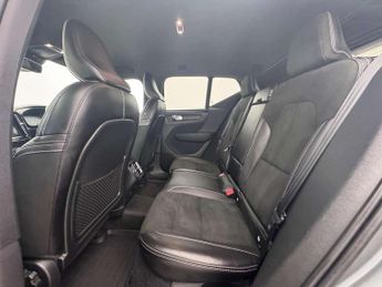Volvo XC40 2.0 D4 [190] R DESIGN 5dr AWD Geartronic