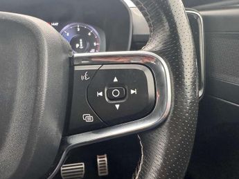 Volvo XC40 2.0 D4 [190] R DESIGN 5dr AWD Geartronic